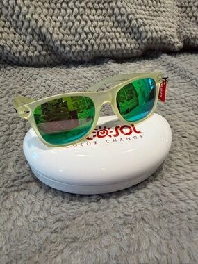 NWT Del Sol Color-Changing Sunglasses